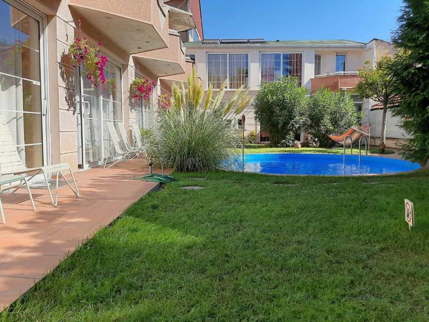 Aloha Apartments with pool