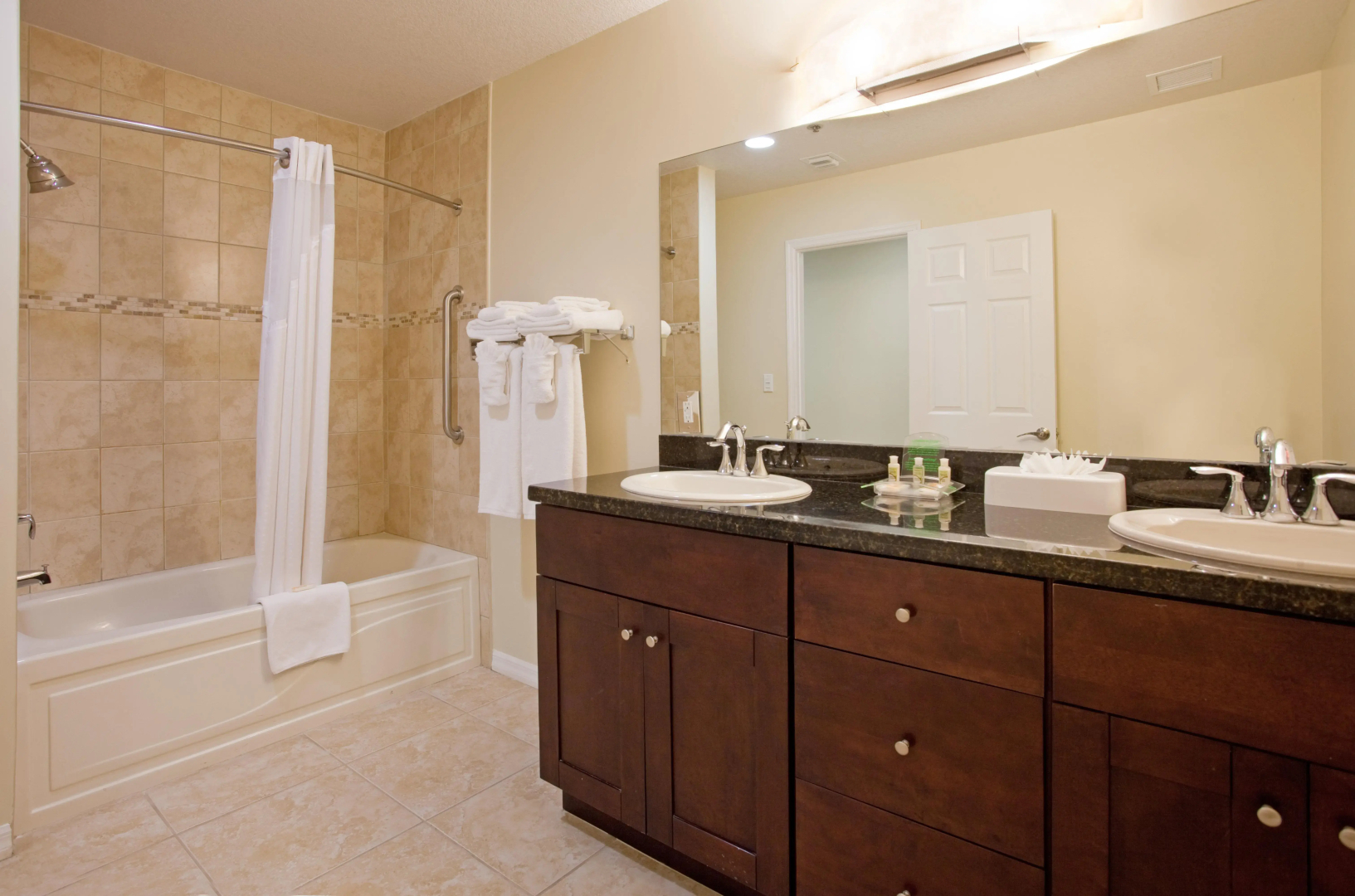 Holiday Inn Resort Grand Cayman by IHG