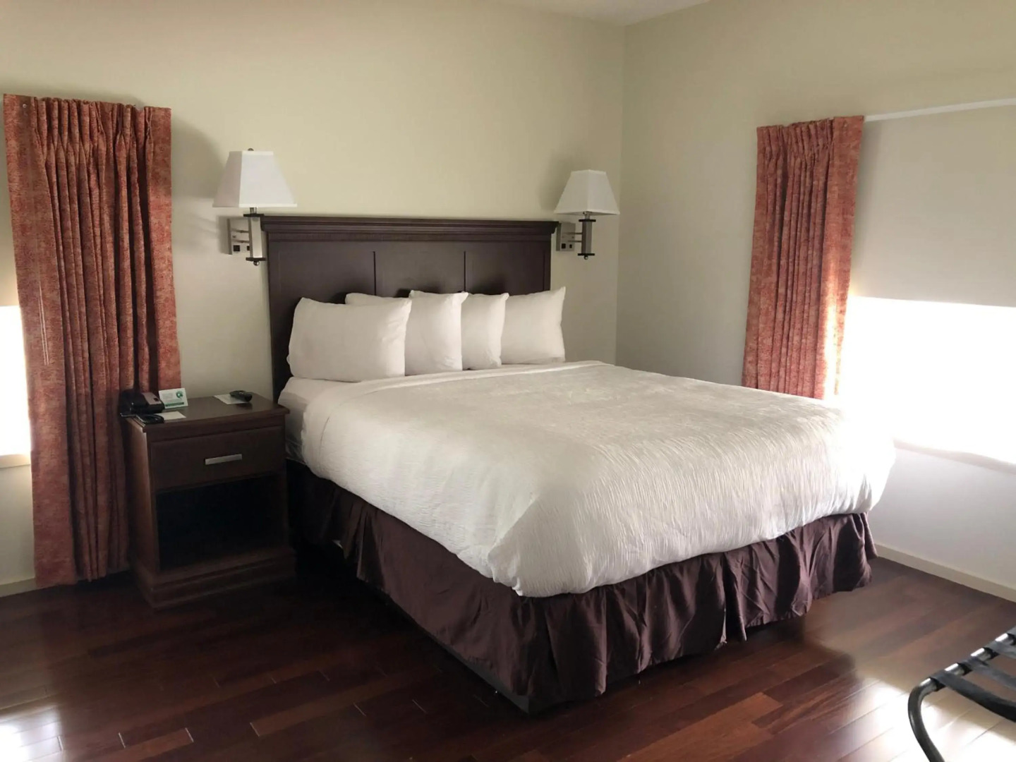 Grand Eastonian Hotel & Suites