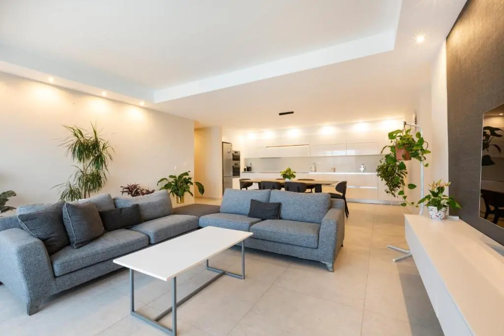 NGH12 - Lovely, spacious 2 bedroom apartment.