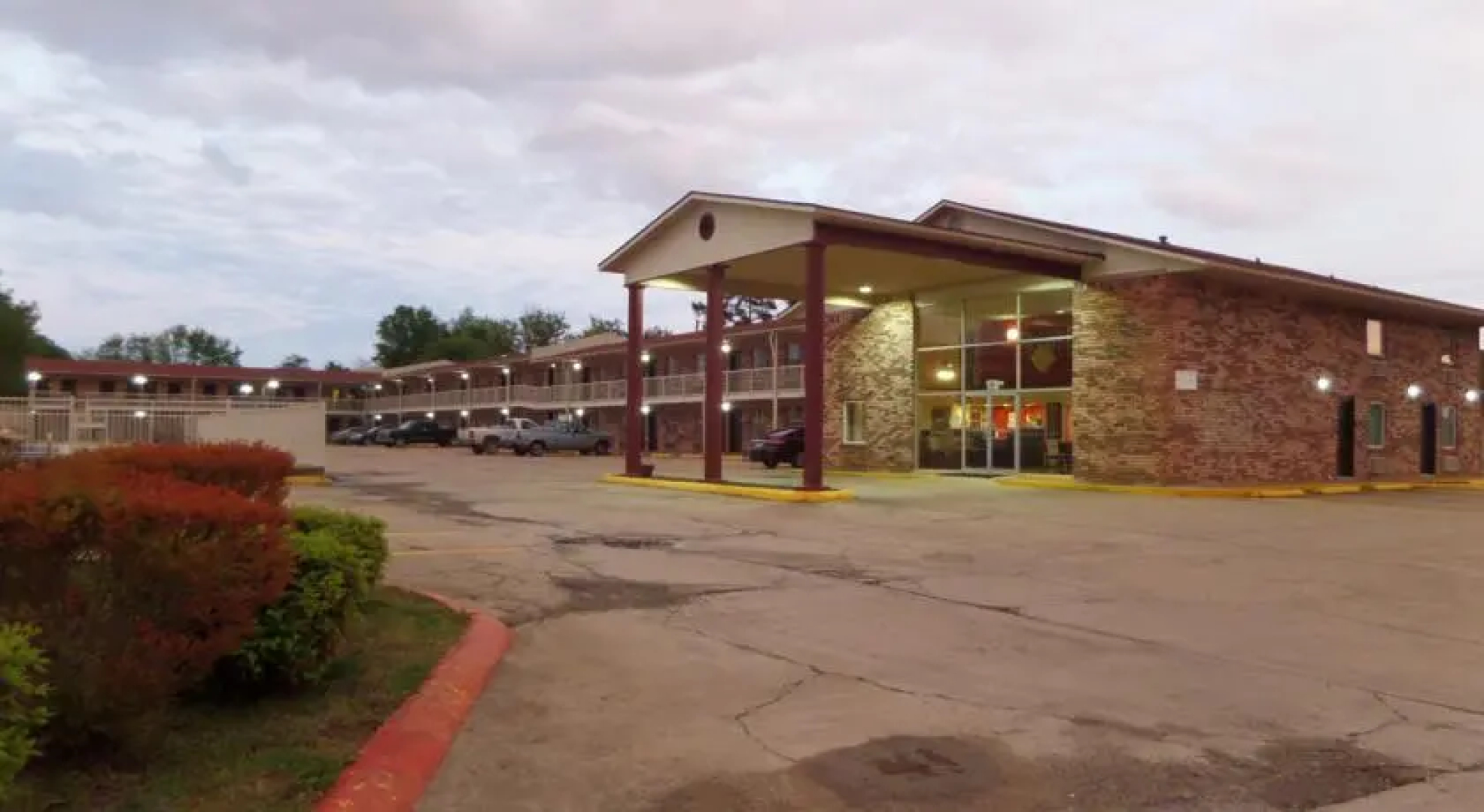 Economy Inn Russellville