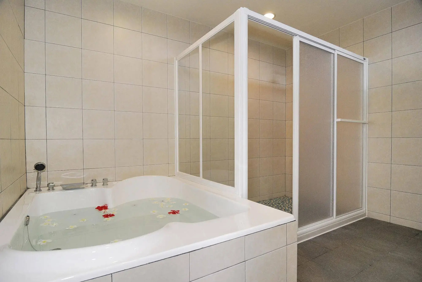 Airai Water Paradise Hotel & Spa