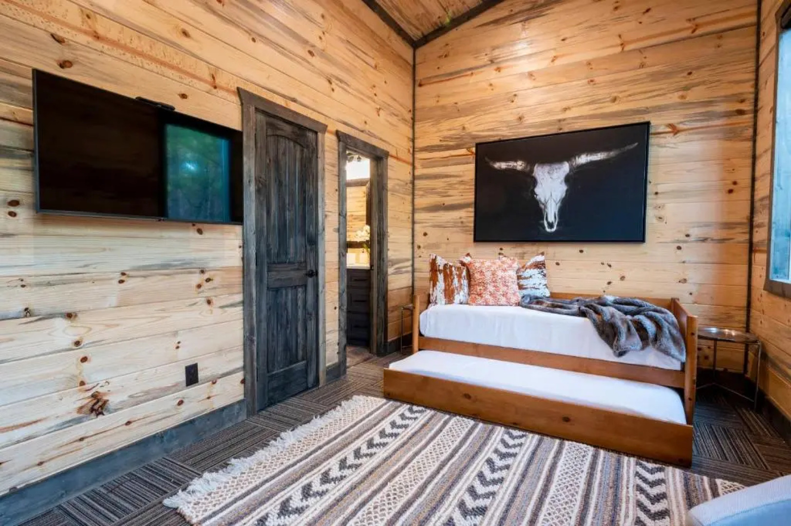 Vacana Unplugged, Sleeps 6, HotTub, FirePit, Pet Friendly