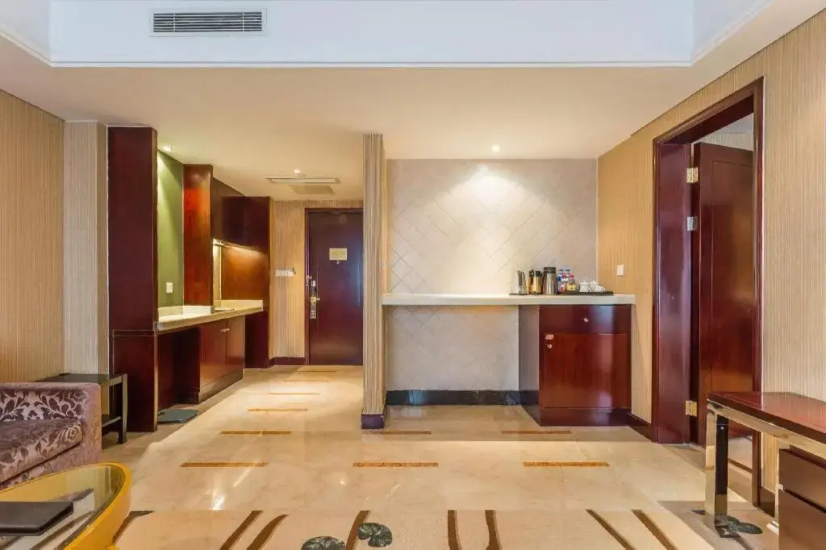 Hohhot Hai Liang Plaza Hotel