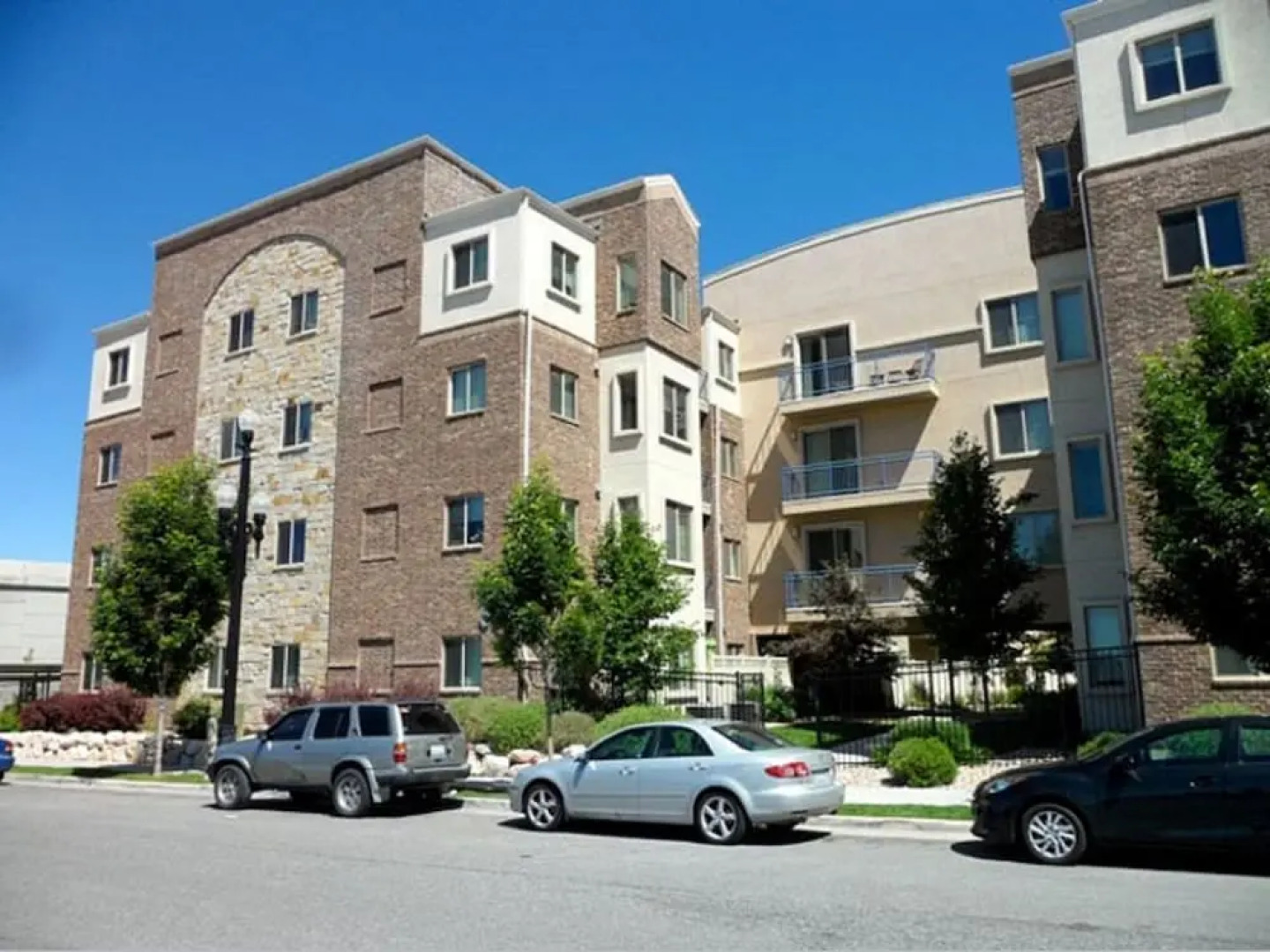 Citifront A 3 Bedroom Condo by RedAwning