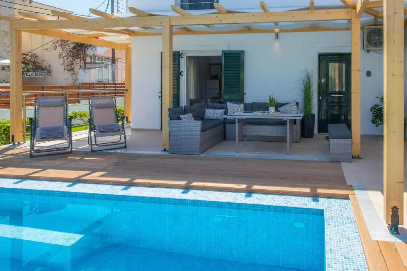 Acharavi Beach Villa