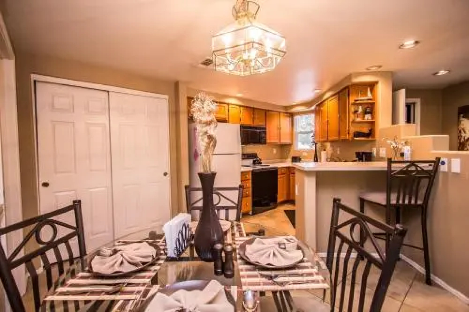 Private Resort Community Surrounded By Mountains w/3 Pool-Spa Complexes, ALL HEATED & OPEN 24/7/365!