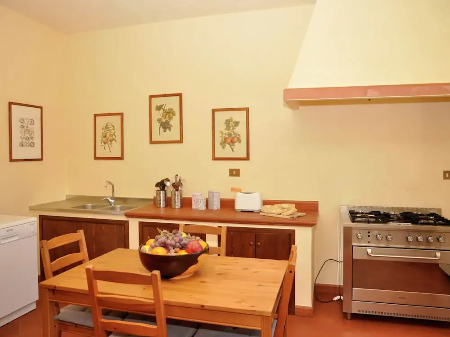 Villa in Lazio With Pool and Vineyards