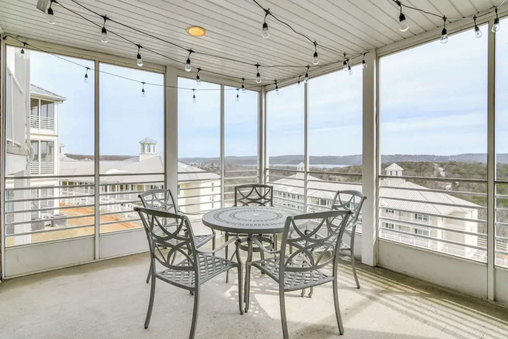 Resort Hot Tub Access! Table Rock Lake Condo