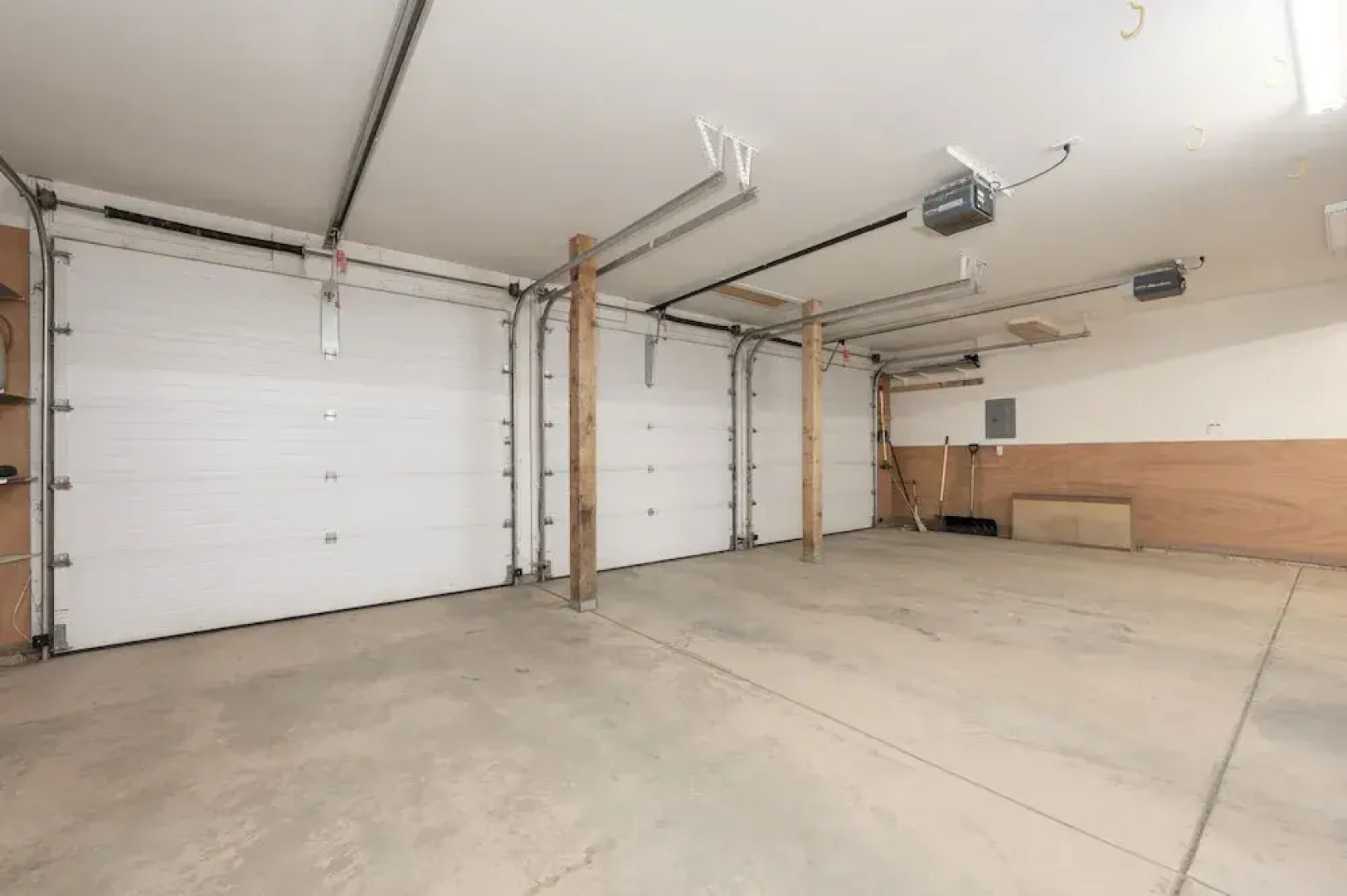 Mountain Peak 4 Bedroom Home by RedAwning