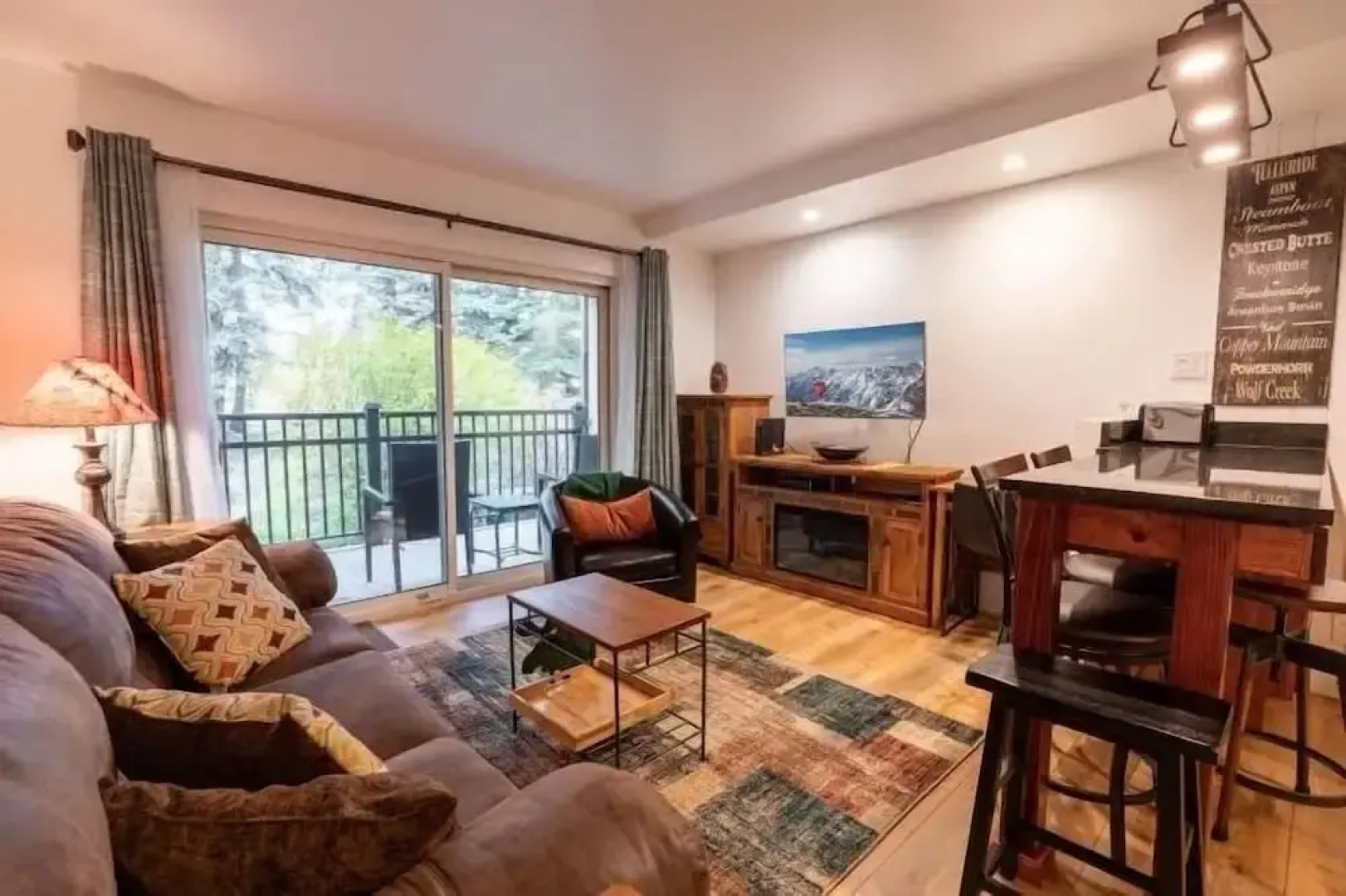 Vantage Point Apartments with easy Access to Gondola by RedAwning