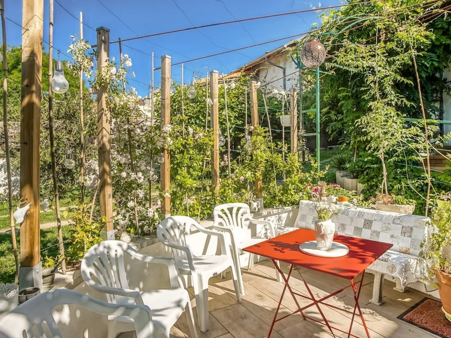 Comfortable Holiday Home in Roanne With Swimming Pool