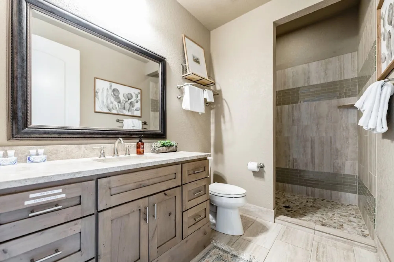 The Century Oak: 3-unit Beside Hidden Falls 4 Bedroom Home