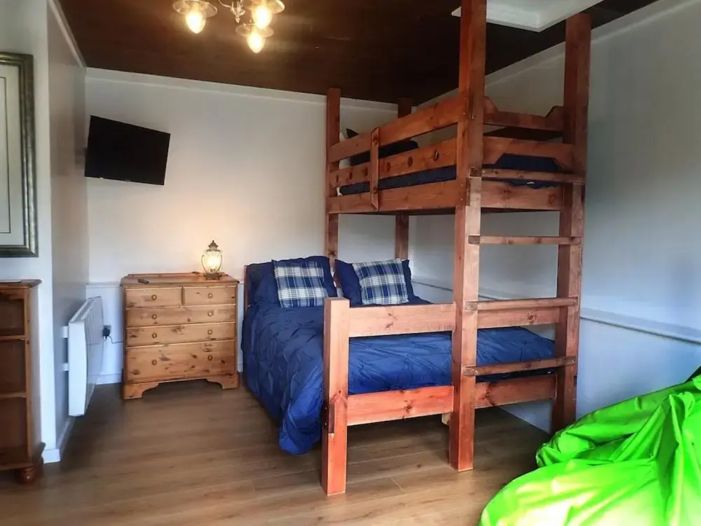 Tranquil Lodge Retreat in Penegoes