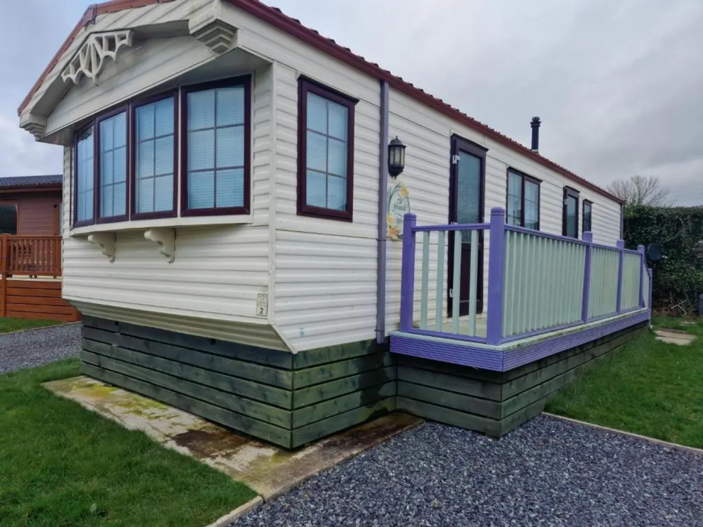 Caravan - Sleeps 4 - Pet Friendly - Parking