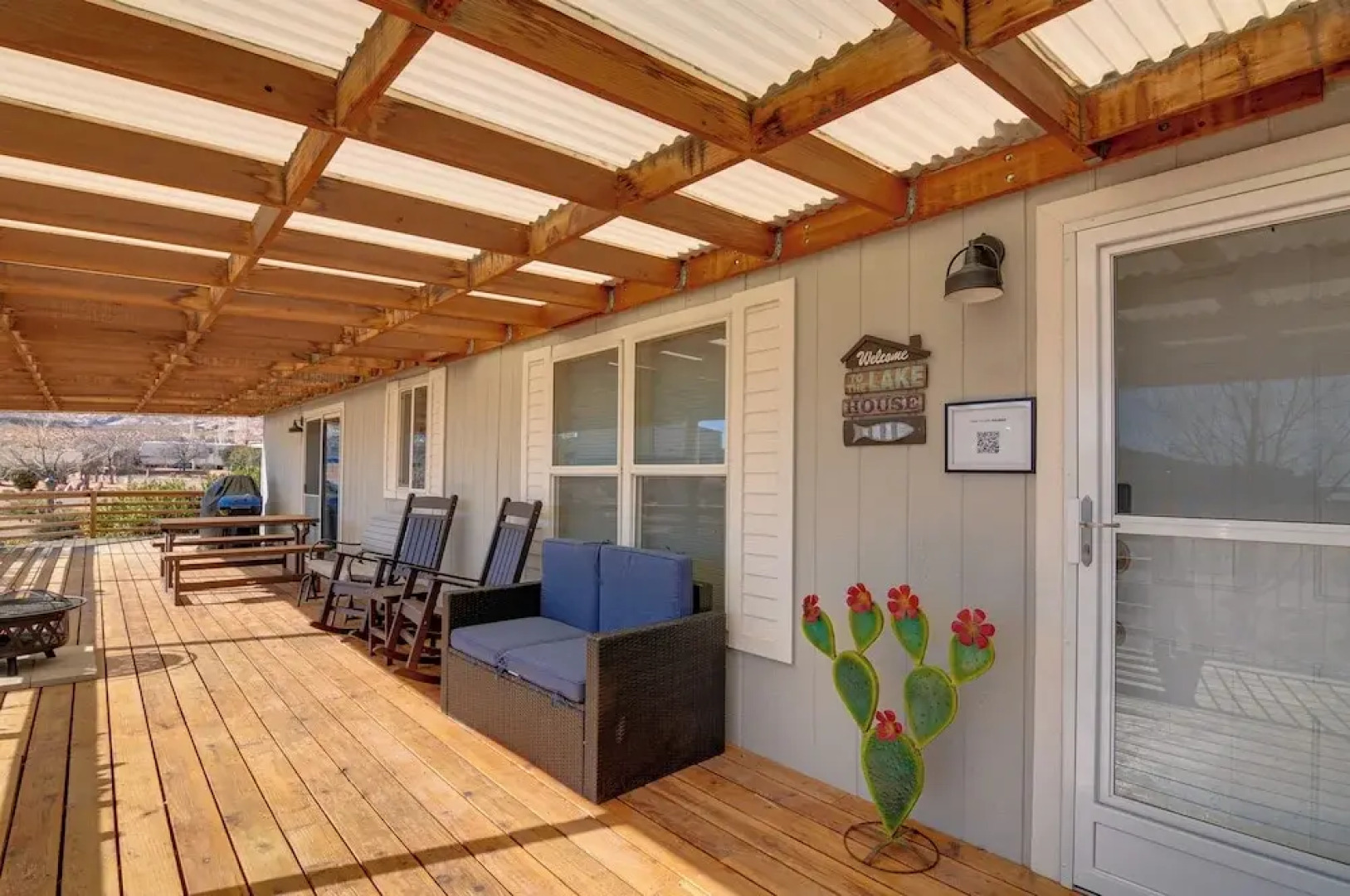 13 Mi to Lake Powell: Mtn-view Home w/ Deck & BBQ