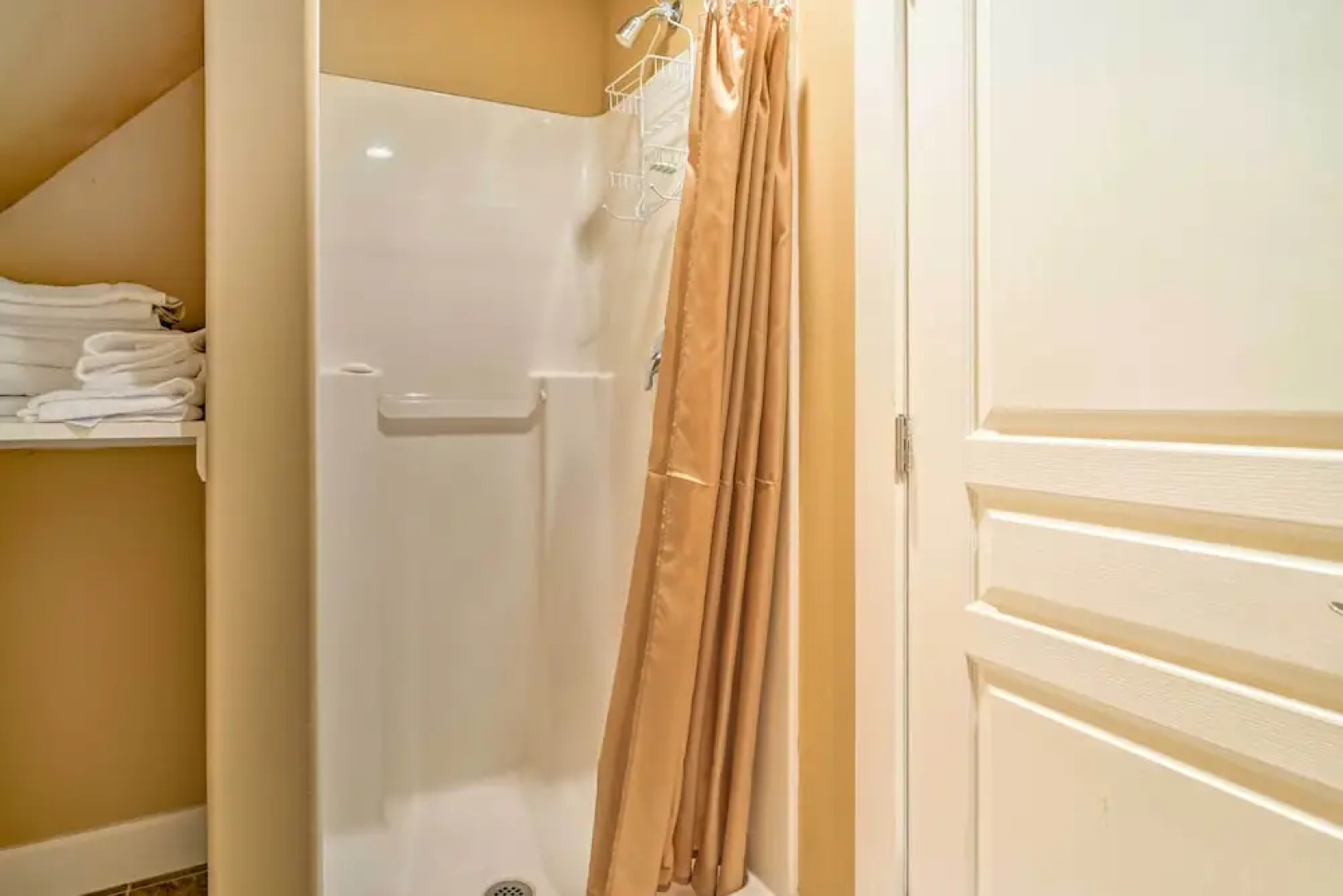 East Wenatchee Apt - 2 Miles From Columbia River!