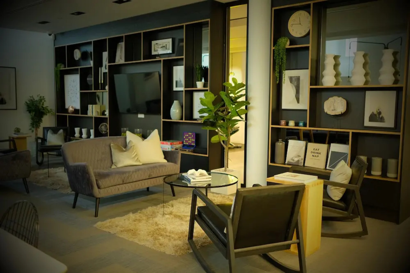 Luxury Bath Riverside Apt Parking & Gym