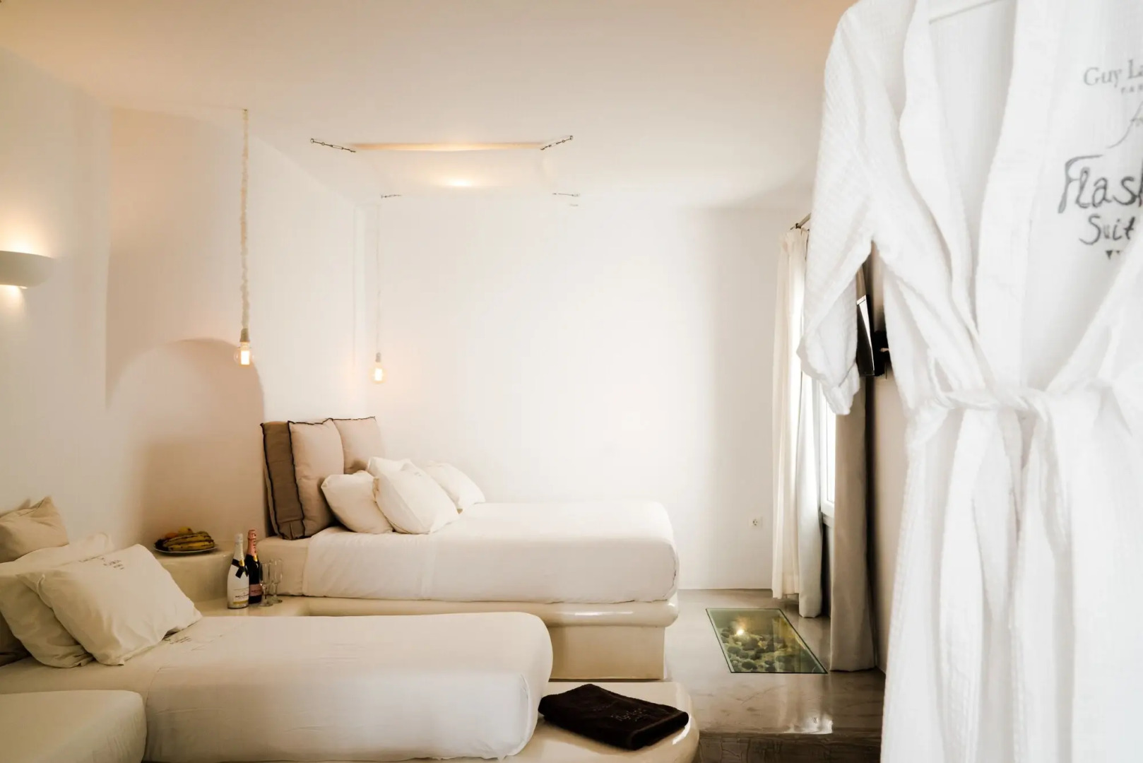 Flaskos Luxury Suites