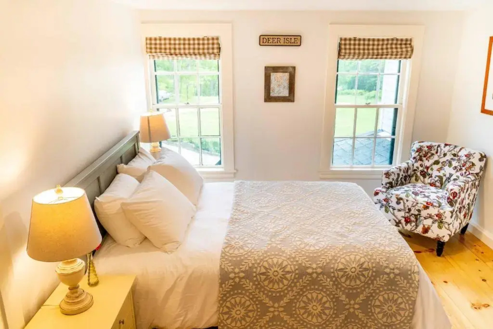 Oakland House Cottages by The Side of The Sea