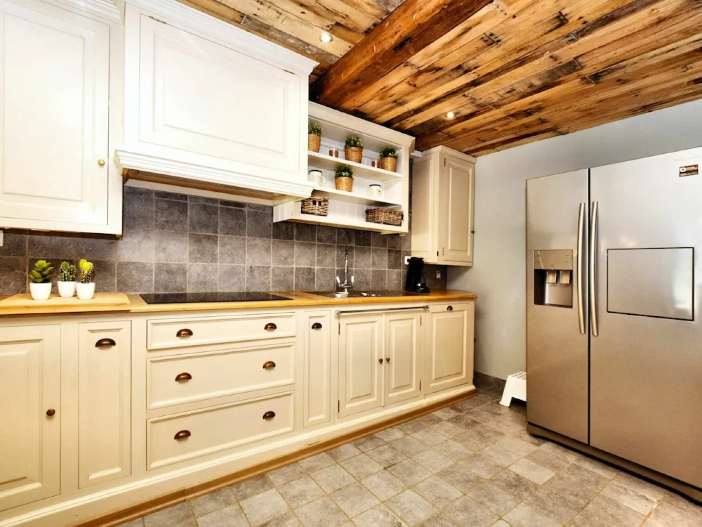 Magnificent Holiday Home in Baronville With Heated Pool & Billiards