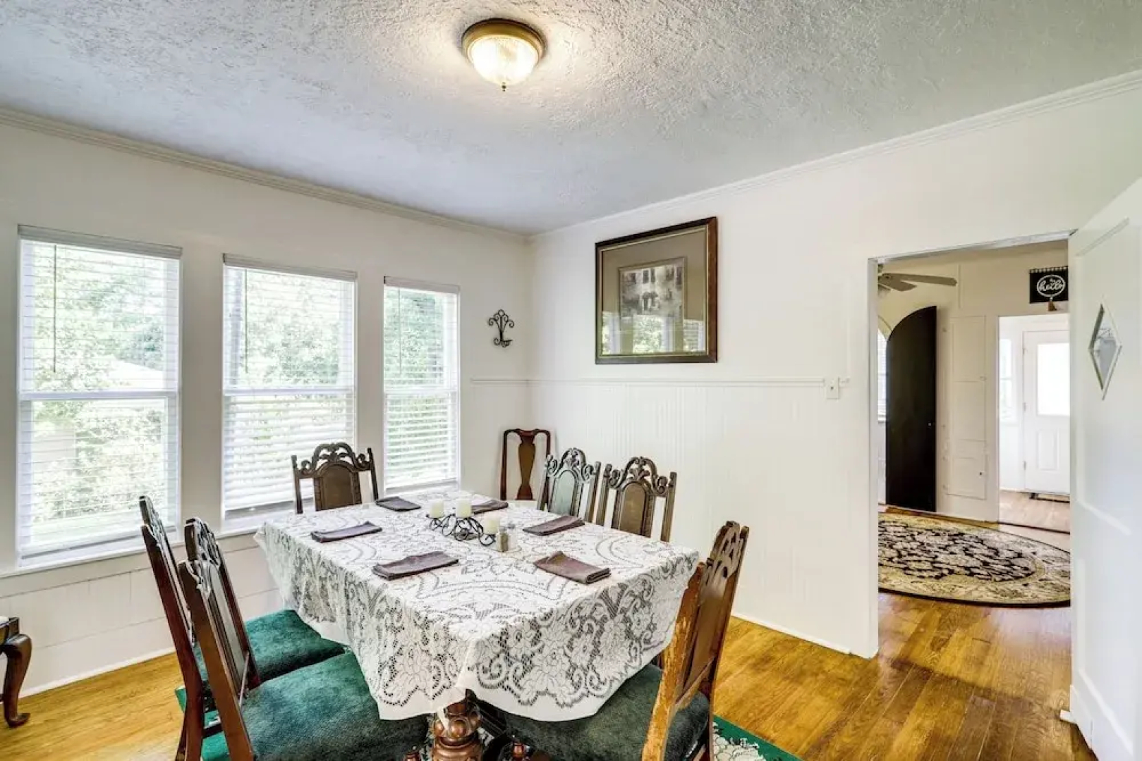 Easy Dtwn Access: Restored 1930s Brenham Retreat