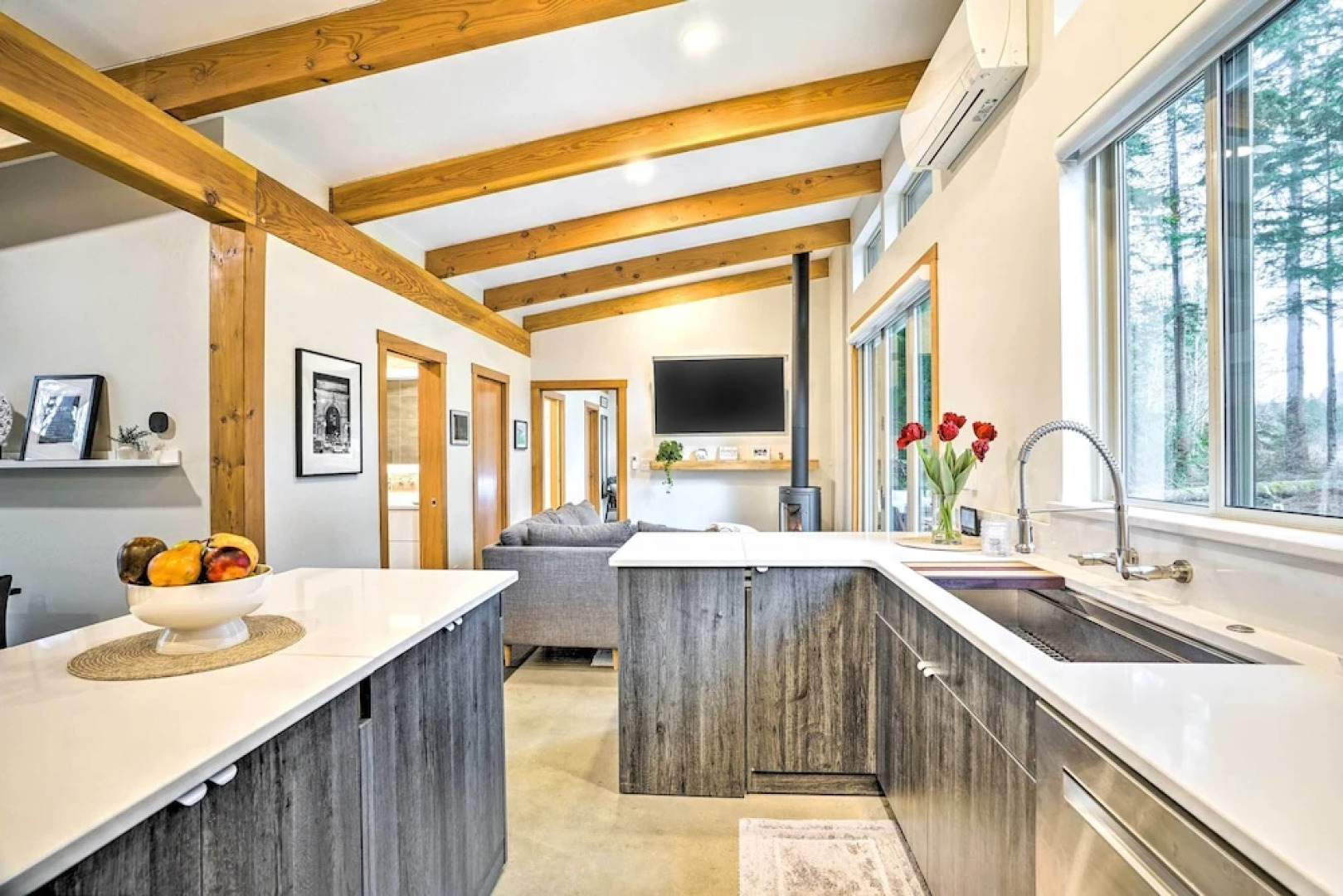 Gold Bar Cabin on Skykomish River: Heated Swim Spa