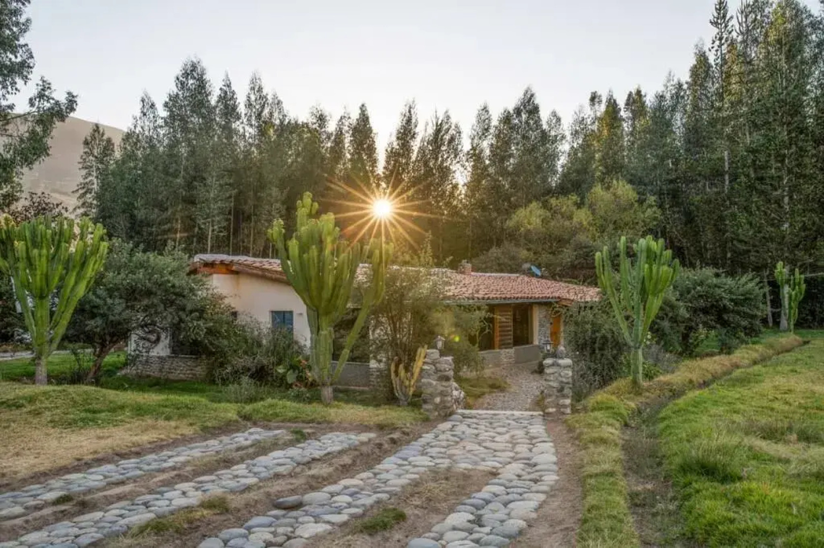 Yakumama Hostel y Restaurant