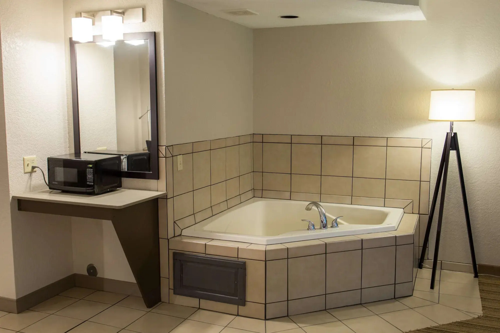 Country Inn & Suites by Radisson, Platteville, WI