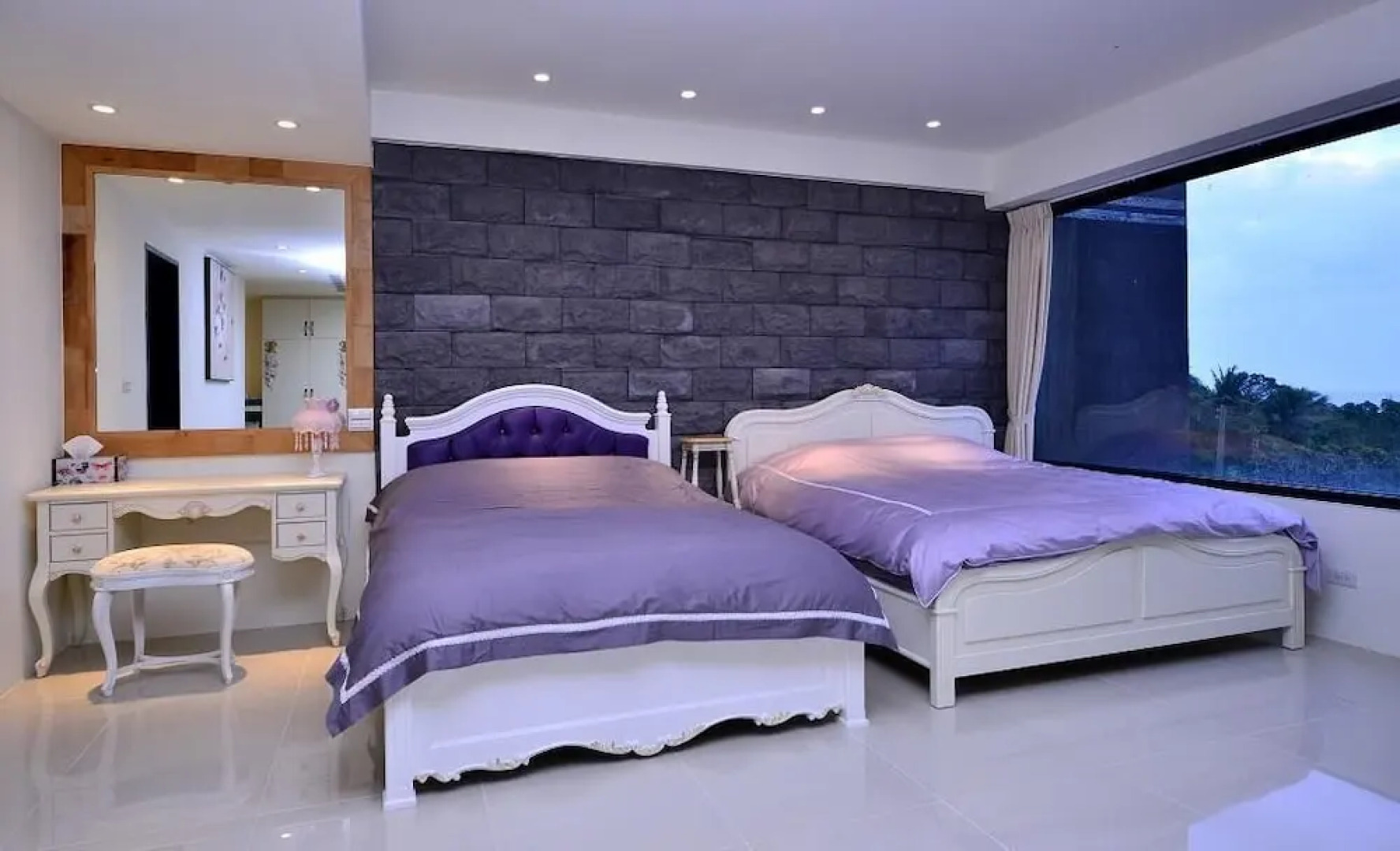 Sunlight Gallery landscape B&B