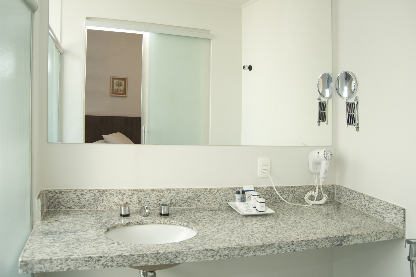 Max Savassi Apart Service