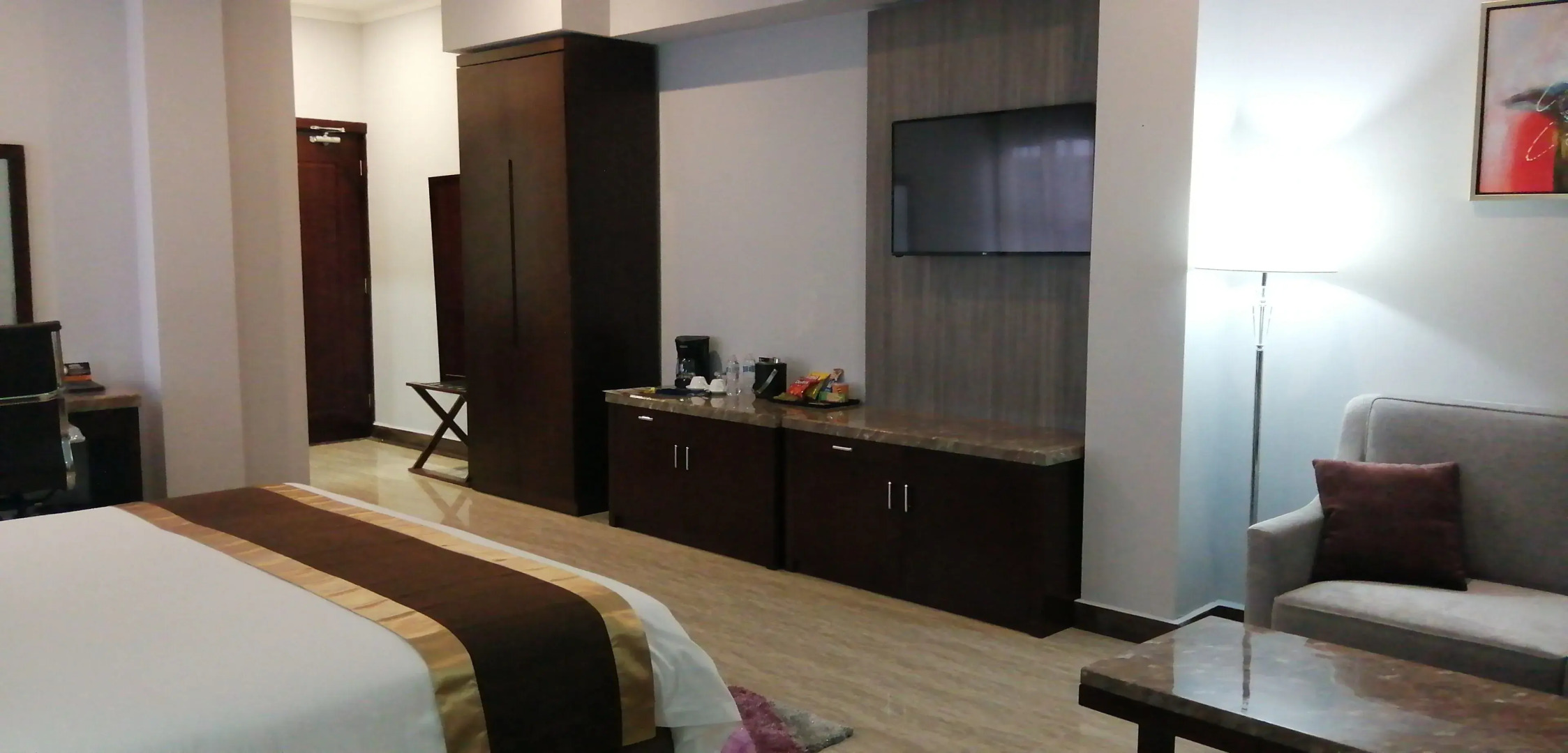 Hotel City Plaza & Suites