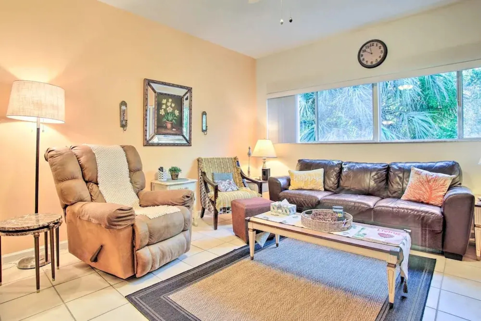 Idyllic Apt w/ Pool Access - Walk to Beach!