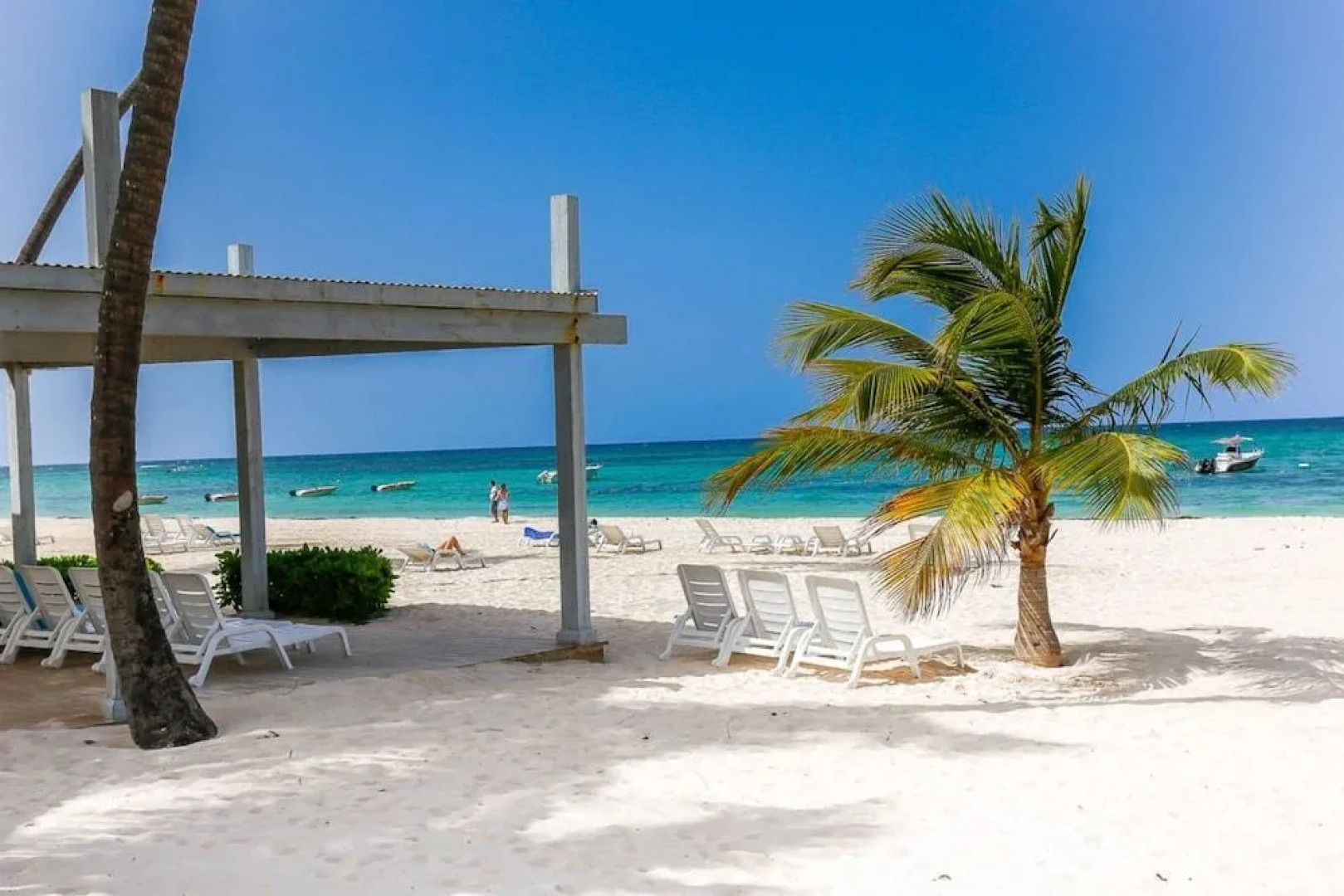 Beachfront Glamorous Apartment With Ocean Views