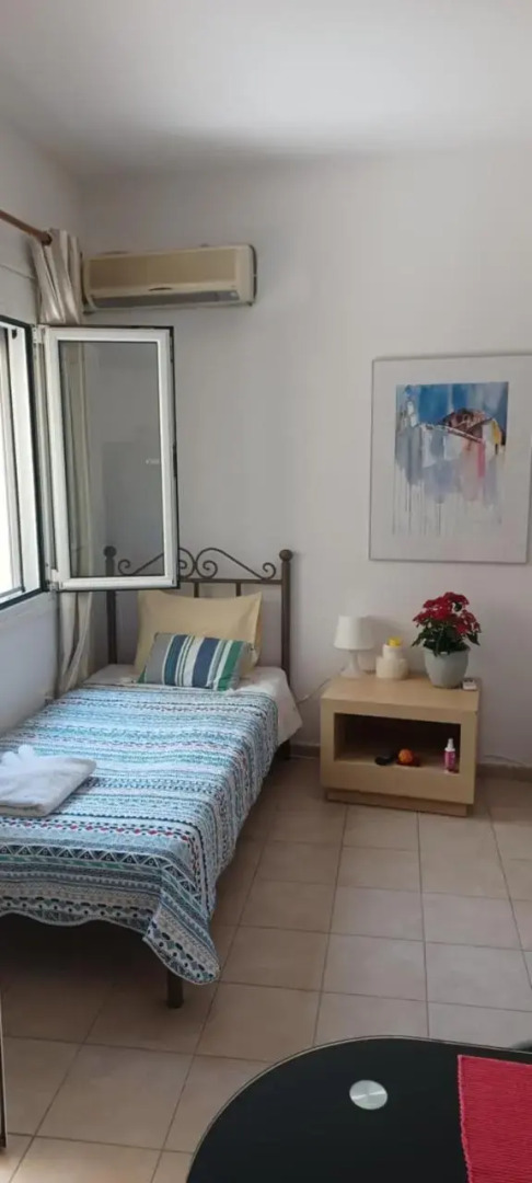 Quiet studio near to the airport 1