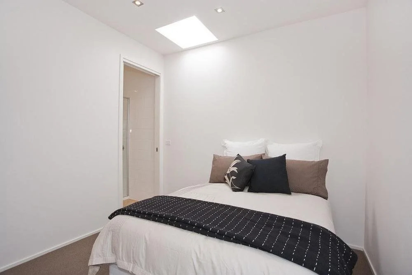 Four Kings Apartments