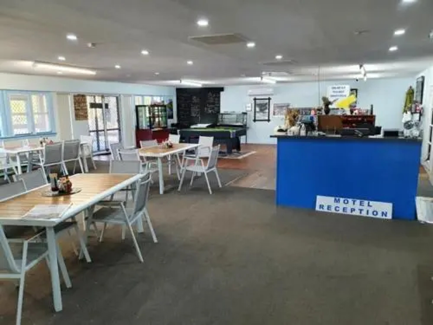 Oasis Motel & Holiday Park