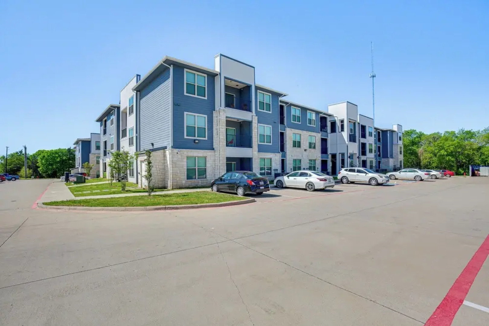 Close to Lakes, Parks & Winery: Bonham Apt