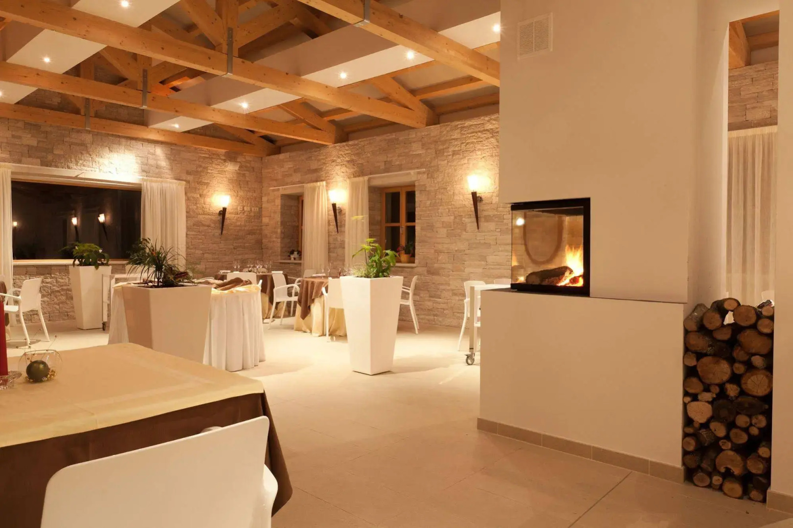 Hotel & Restaurant Velanera