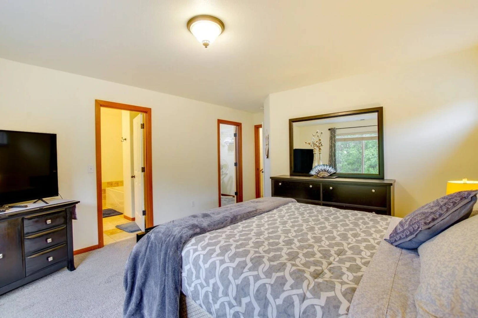 Wfh-friendly Townhome Rental Near Ferry in Everett