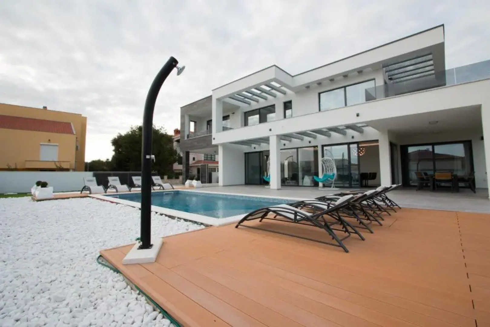 Villa Barako Prestige - 4 Bedroom Villa - Very Modern Interior - WiFi and Air Conditioning