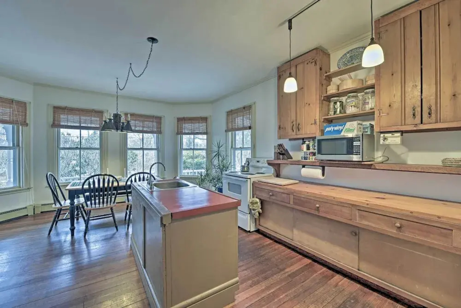 Easy Access to Beaches: Vineyard Haven House