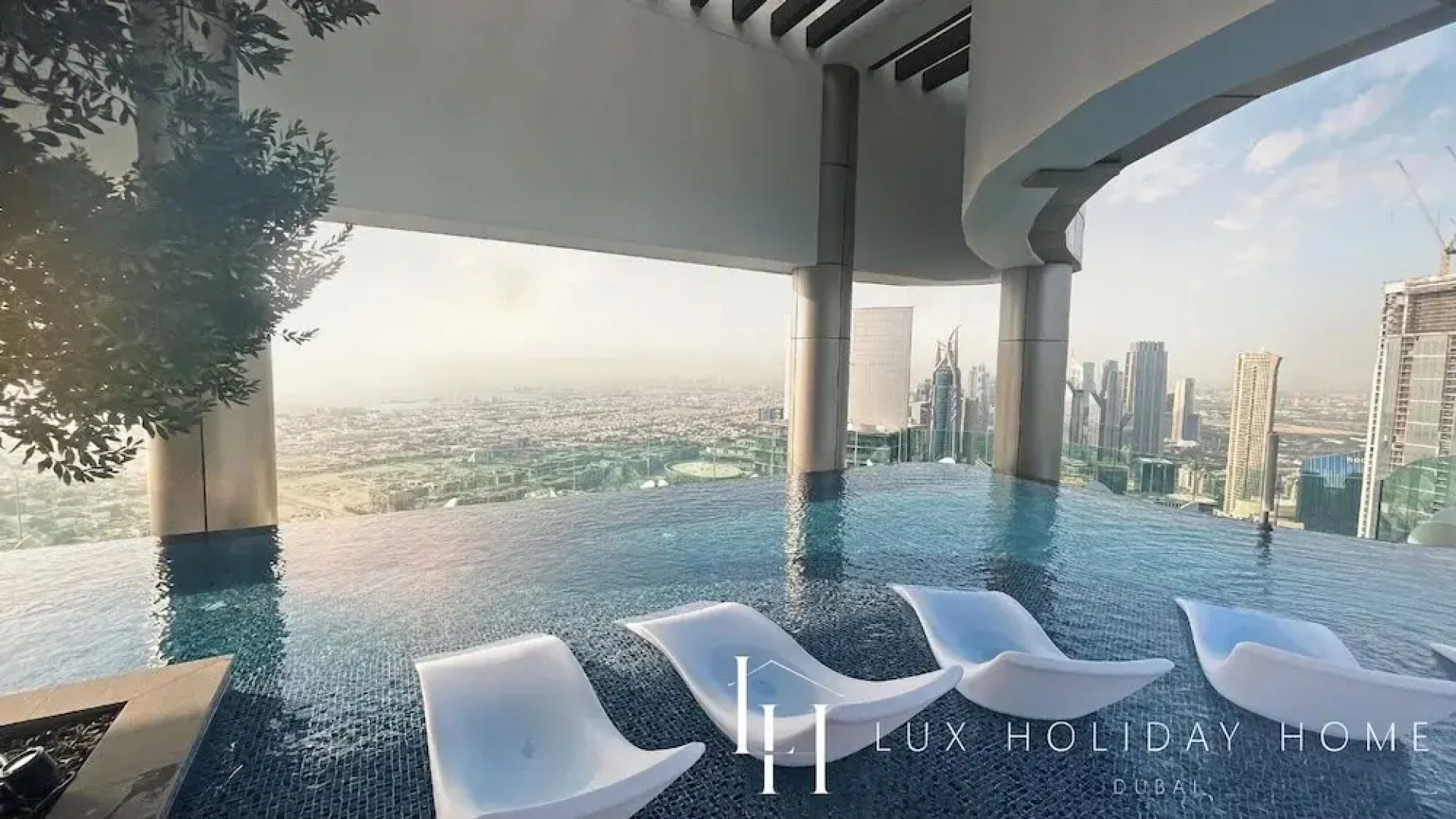 LUX The Paramount Sea View Suite