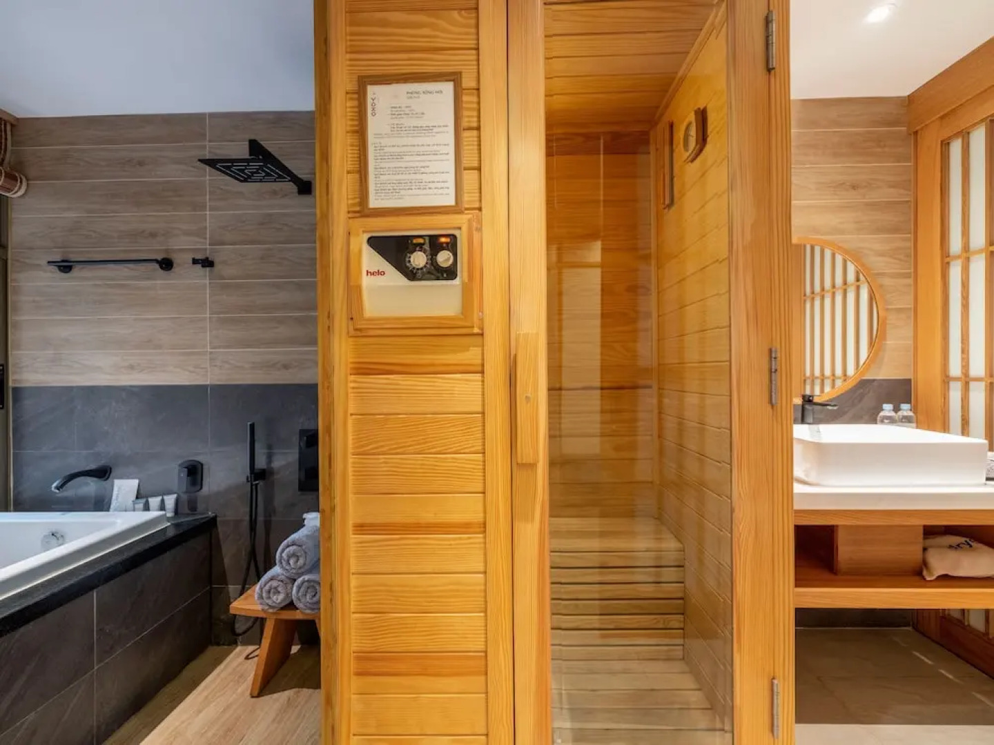 Yoko Onsen Quang Hanh