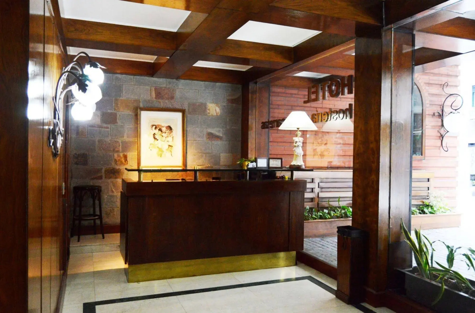 Gardi Hotel & Suites