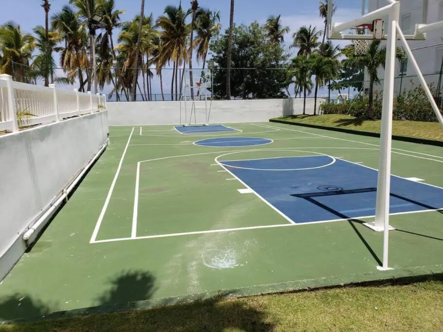 Beach Front Apt at Marbella del Caribe 3