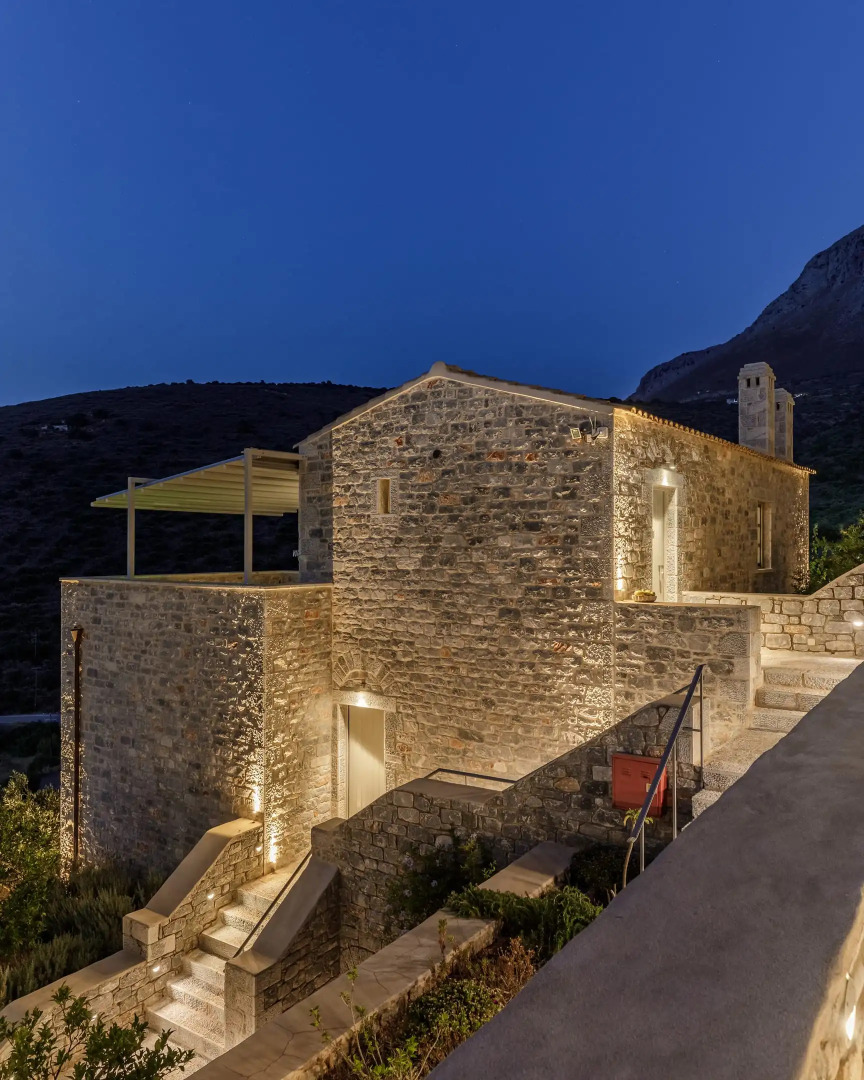 Trapela Limeni Luxury Suites