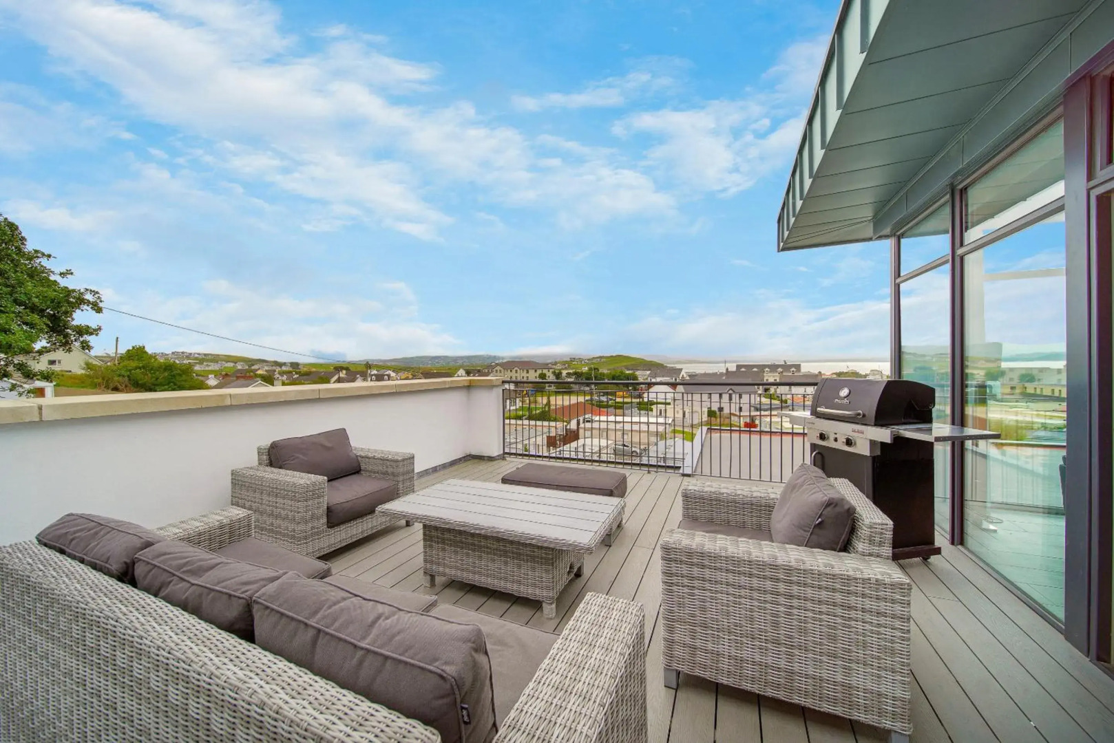 BayView Luxury 4 Bedroom Penthouse