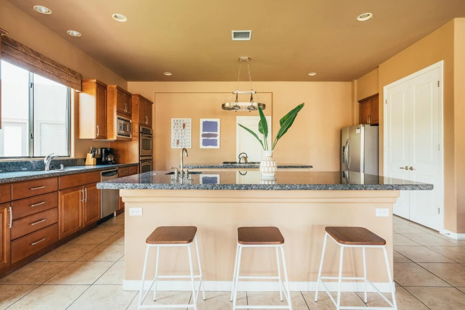 Whispering Palms by AvantStay | WALK TO COACHELLA | Pool & Hot Tub | Sleeps 16!