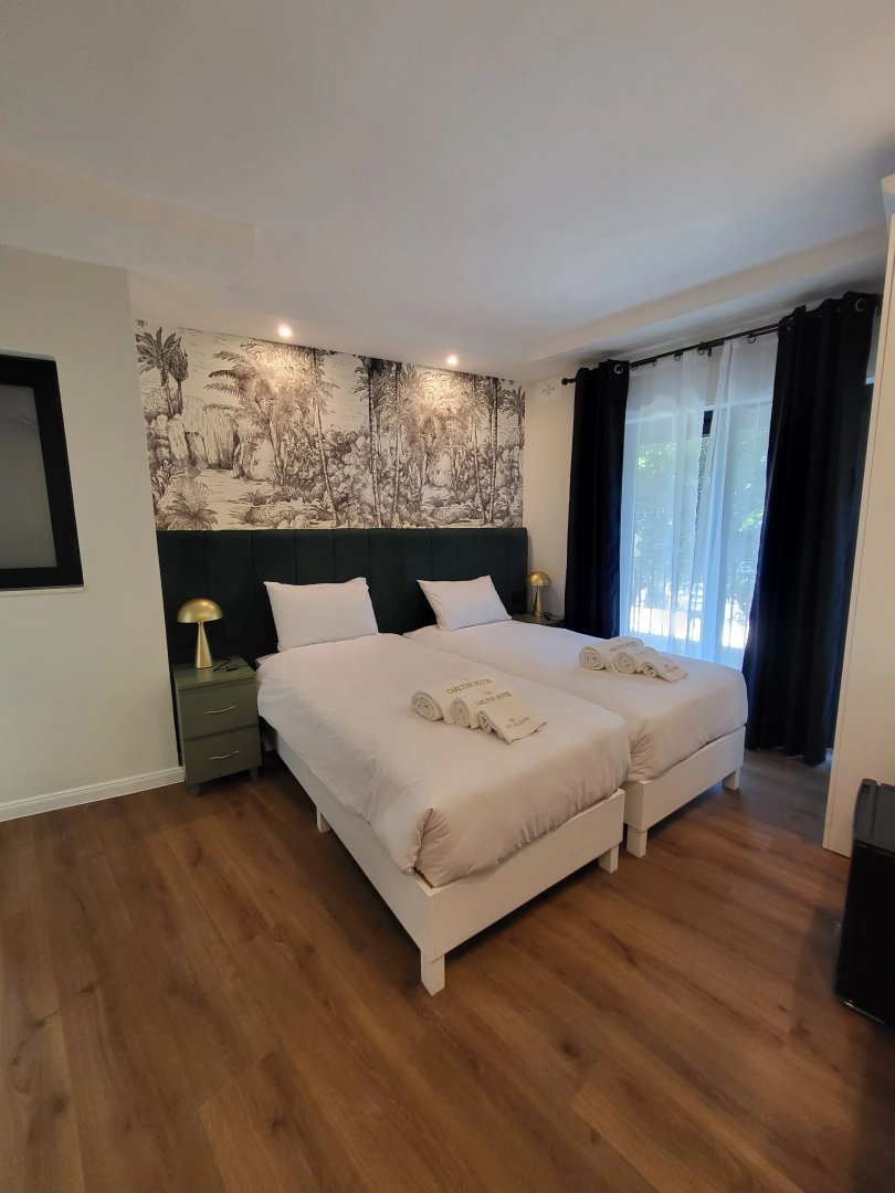 Carlton Hotel